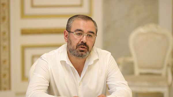 Սուրեն Սահակյանը Փաշինյանի հետ հանդիպմանը - Sputnik Արմենիա