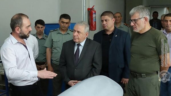 И.о. министра обороны Вагаршак Арутюнян посетил предприятия ВПК (25 июня 2021). Армения - Sputnik Армения