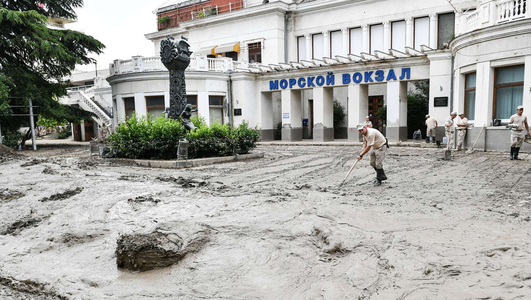 Чс в крыму. Ялта потоп 2021. Потоп в Ялте 2021 год. Крым Ялта потоп. Потоп в Крыму 2021 Ялта.