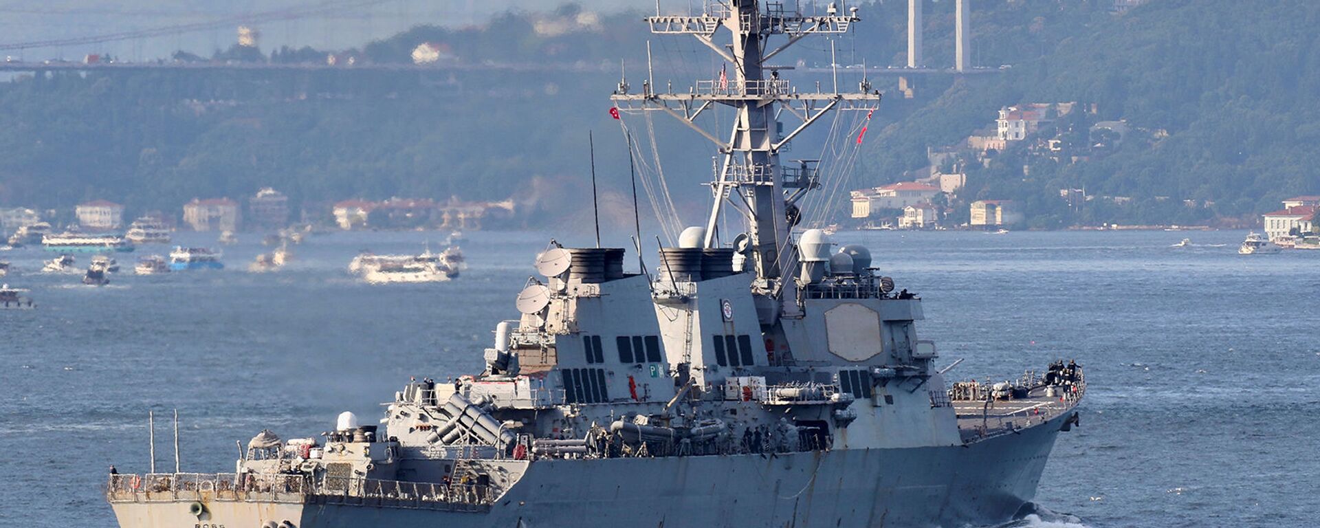 Эсминец с управляемыми ракетами ВМС США USS Ross плывет по проливу Босфор недалеко от Стамбула (26 июня 2021). Турция - Sputnik Արմենիա, 1920, 30.06.2021