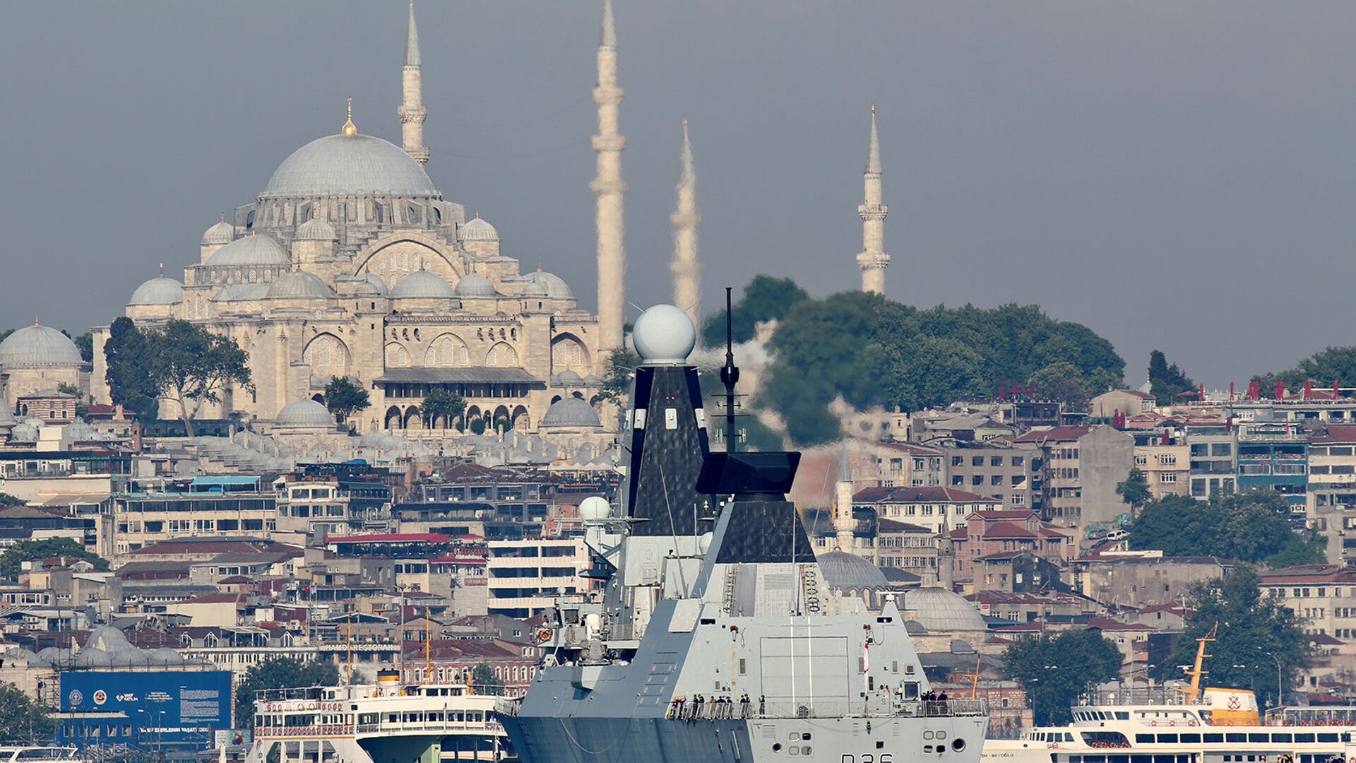Эсминец Type 45 британского ВМФ HMS Defender в порту в Стамбуле (9 июня 2021). Турция - Sputnik Армения, 1920, 04.02.2022
