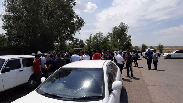 Жители нескольких сел Ширакской области заблокировали участок села Бенджамин дороги Ереван-Гюмри (29 июня 2021).  - Sputnik Армения