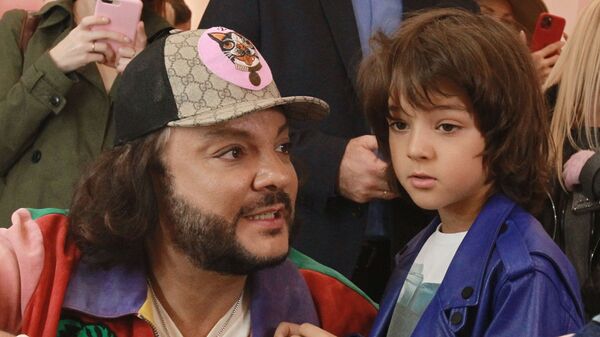 Певец Филипп Киркоров со своим сыном Мартином  - Sputnik Армения