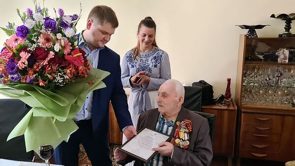 Сотрудники Русского дома в Ереване поздравили со 100-летием ветерана ВОВ Мисака Варданяна - Sputnik Армения