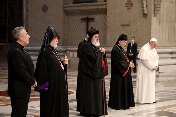 Католикос Великого Дома Киликии Арам I на встрече религиозных лидеров (1 июля 2021). Ватикан - Sputnik Армения