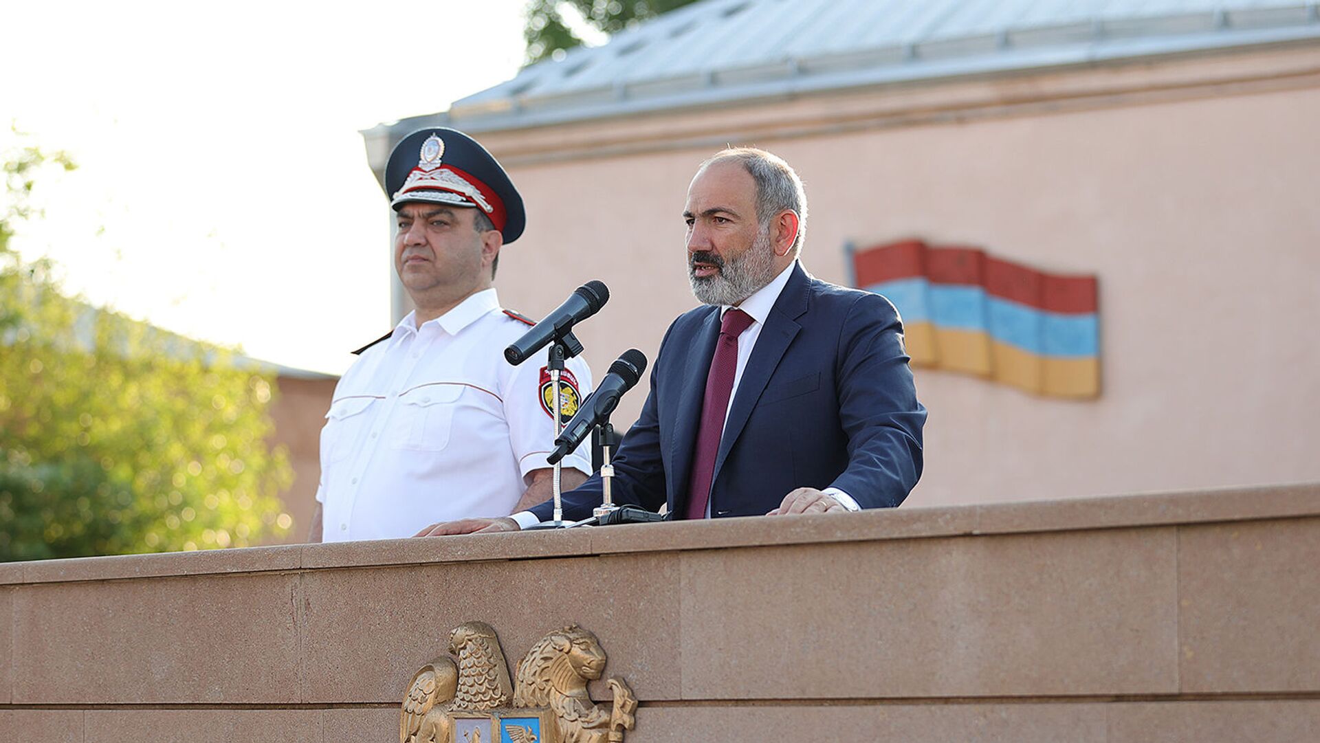 И.о. премьер-министра Никол Пашинян и начальник полиции Ваге Казарян посетили полк патрульной службы столицы (8 июля 2021). Еревaн И.о. премьер-министра Никол Пашинян и начальник полиции Ваге Казарян посетили полк патрульной службы столицы (8 июля 2021). Еревaн - Sputnik Армения, 1920, 22.09.2022