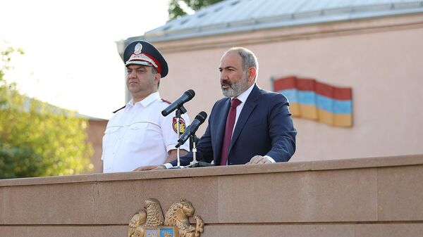 И.о. премьер-министра Никол Пашинян и начальник полиции Ваге Казарян посетили полк патрульной службы столицы (8 июля 2021). Еревaн - Sputnik Армения