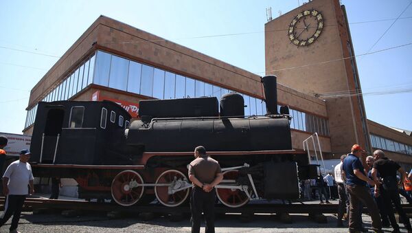 Первый тепловоз, вошедший в Гюмри, отныне будет представлен на открытом воздухе - Sputnik Армения