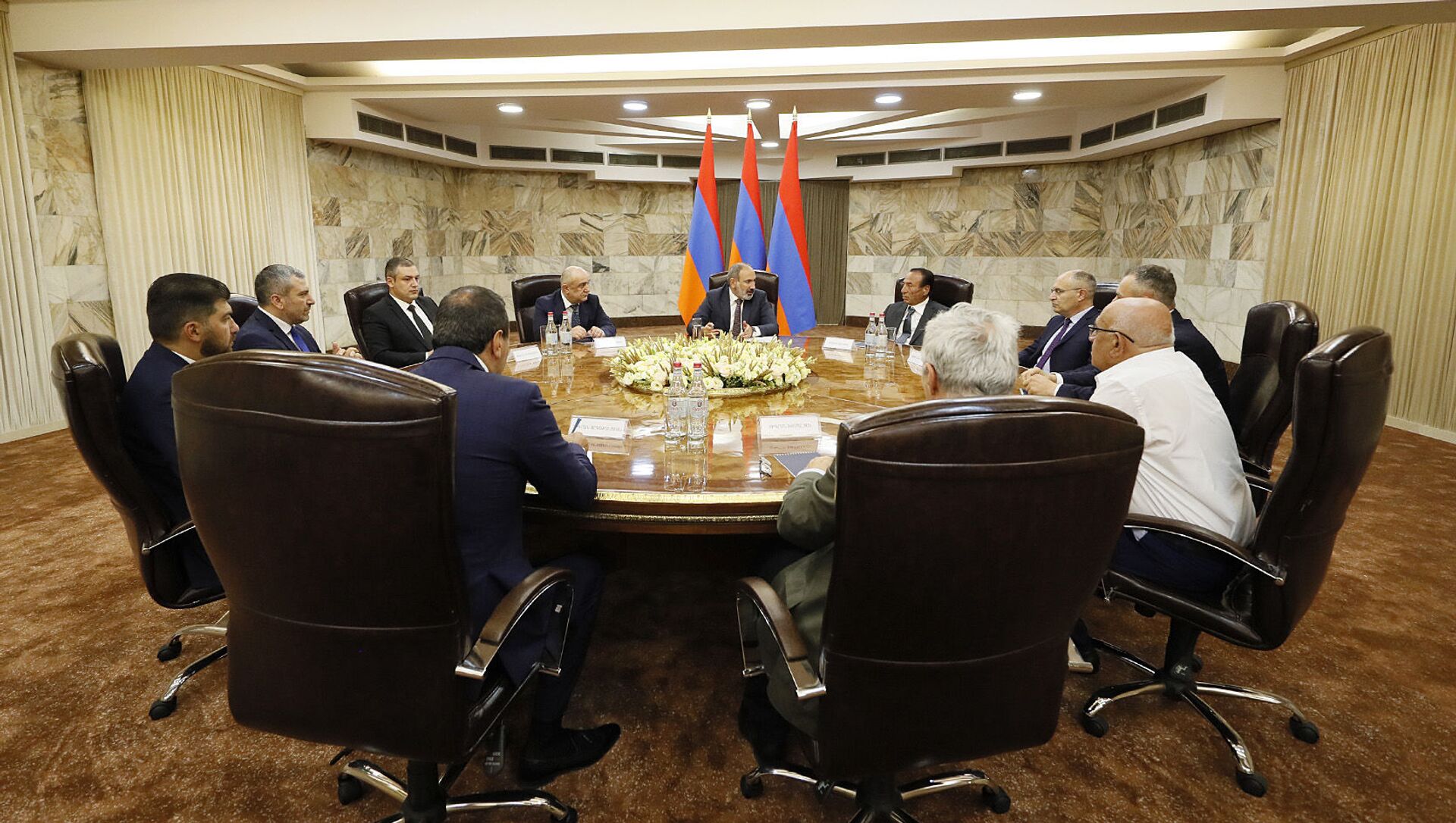 И.о. премьер-министра Никол Пашинян встретился с лидерами около десятка внепарламентских политических сил (9 июля 2021). Еревaн - Sputnik Արմենիա, 1920, 15.07.2021