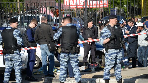 Сотрудники полиции на месте массовой драки в Москве - Sputnik Армения