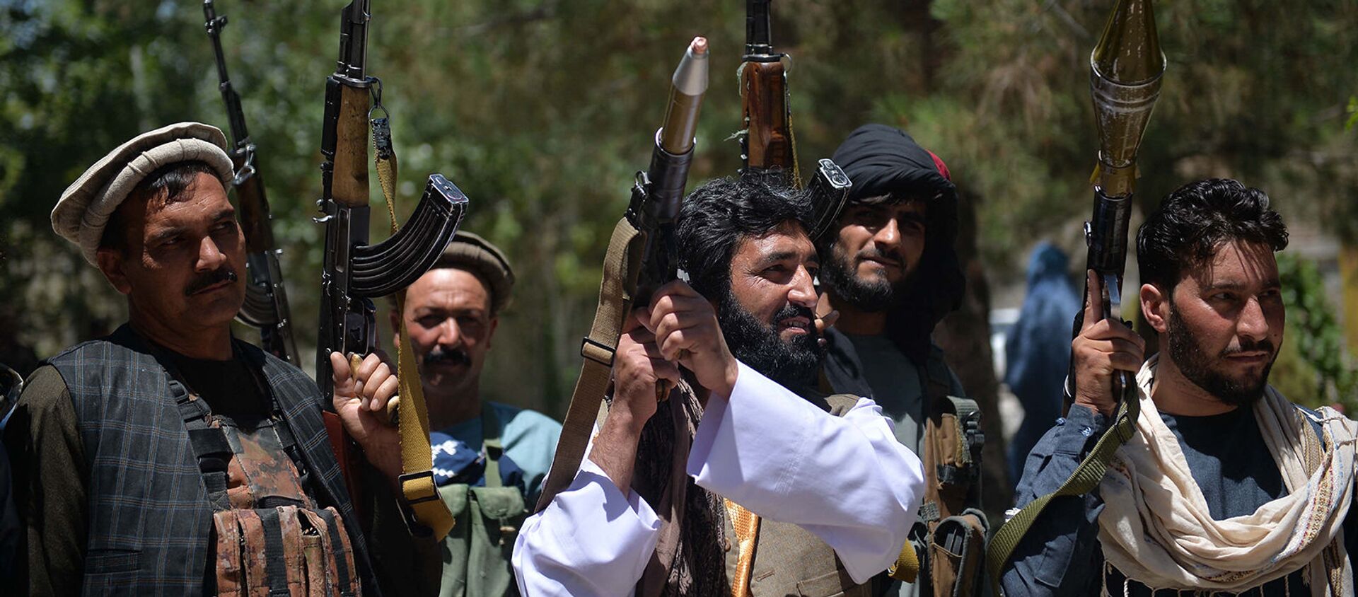 Поддерживающие силы безопасности Афганистана в борьбе с талибами добровольцы в районе Гузара, Афганистан - Sputnik Армения, 1920, 26.07.2021