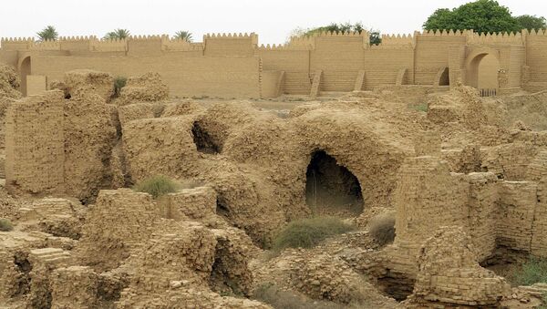 Нереставрированные руины северного дворца в древнем городе Вавилон на юге Ирака - Sputnik Армения