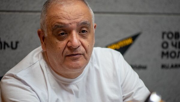 Независимый журналист Давид Петросян в гостях радио Sputnik - Sputnik Армения