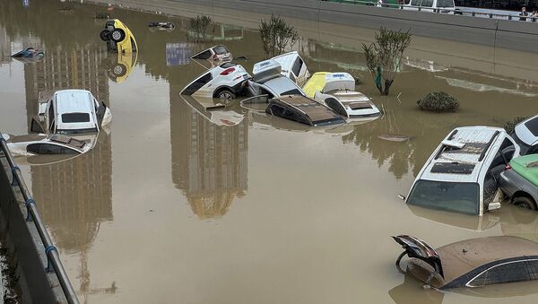 Затопленные машины в Чжэнчжоу (20 июля 2021). Китай - Sputnik Արմենիա