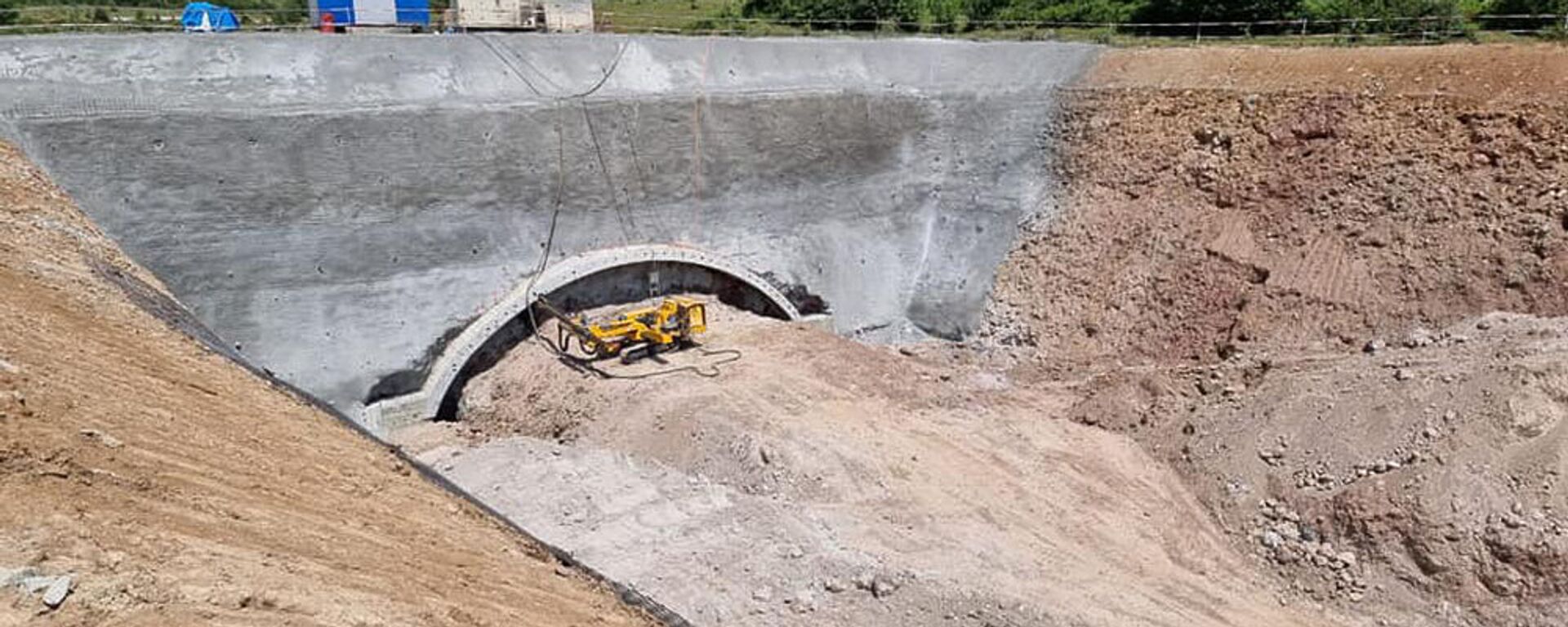 Строительство тоннеля на участке Цкере-Коби автомобильной дороги Мцхета-Степанцминда-Ларс (22 июля 2021). Грузия - Sputnik Армения, 1920, 14.01.2022