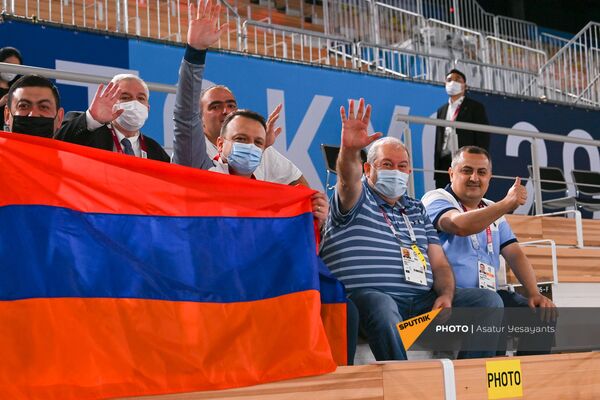 Президент Армен Саркисян на выступлении Артура Давтяна на Олимпийских играх в Токио Президент Армен Саркисян на выступлении Артура Давтяна на Олимпийских играх в Токио - Sputnik Армения