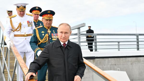 Президент РФ В. Путин принял участие в Главном военно-морском параде - Sputnik Армения