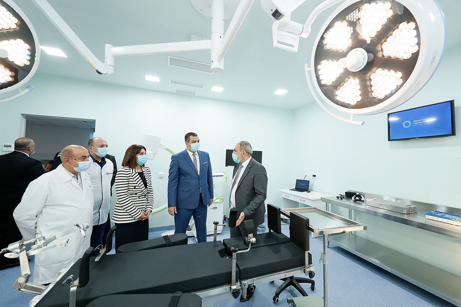 Новые КТ, МРТ и нейрохирургия: Пашинян осмотрел переоснащенную больницу в Ереване - Sputnik Армения, 1920, 26.07.2021