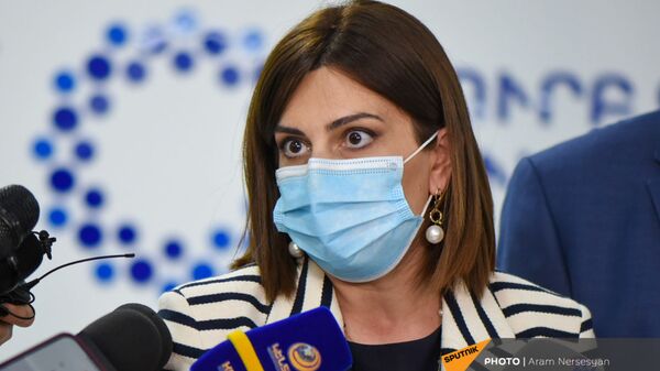 Глава Минздрава Армении Анаит Аванесян посетила медицинский центр Сурб Григор Лусаворич (26 июля 2021). Еревaн - Sputnik Армения