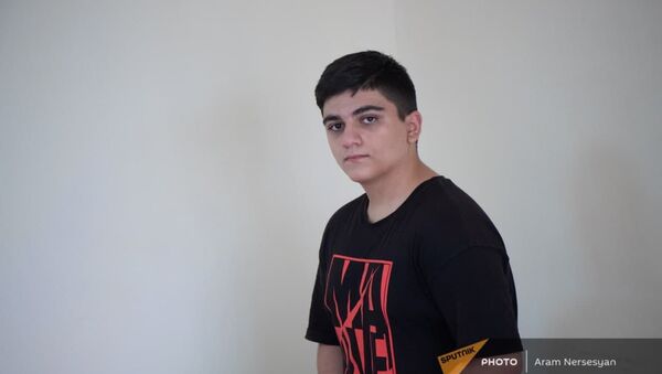 Участник квеста Приходи в дом бабушки супер Нране Борис Ванян - Sputnik Армения