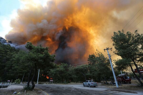 Лесной пожар недалеко от Мармариса (30 июля 2021). Турция Лесной пожар недалеко от Мармариса (30 июля 2021). Турция - Sputnik Армения