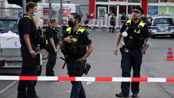 Полицейские охраняют парковочное место после стрельбы в Берлине (30 июля 2021). Германия - Sputnik Արմենիա
