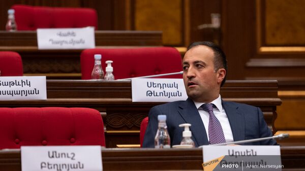 Арсен Торосян во время первого заседания парламента Армении 8-го созыва (2 августа 2021). Еревaн - Sputnik Արմենիա