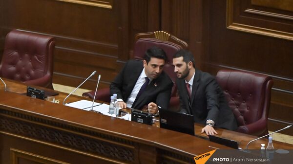Ален Симонян и Рубен Рубинян на заседании Парламента (3 августа 2021). Еревaн - Sputnik Արմենիա
