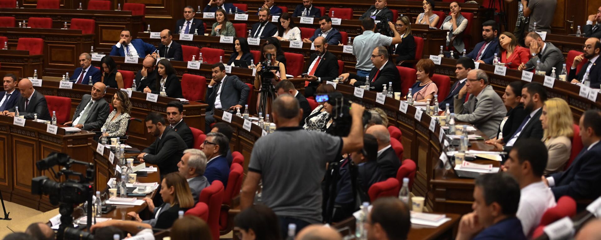 Первое заседание парламента Армении 8-го созыва (2 августа 2021). Еревaн - Sputnik Արմենիա, 1920, 03.08.2021