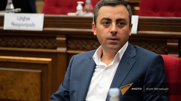 Ишхан Сагателян на заседании Парламента (4 августа 2021). Еревaн - Sputnik Армения