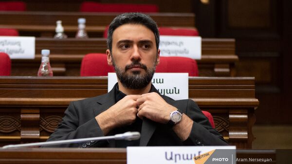 Арам Вардеванян на заседании Парламента (4 августа 2021). Еревaн - Sputnik Армения