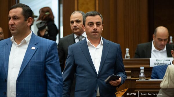 Ишхан Сагателян на заседании Парламента (4 августа 2021). Еревaн - Sputnik Արմենիա