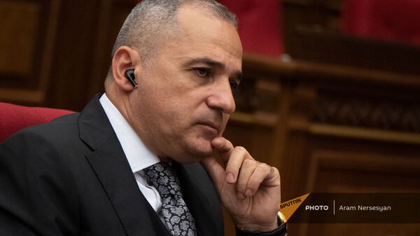 Ваге Акопян на заседании Парламента (4 августа 2021). Еревaн - Sputnik Армения