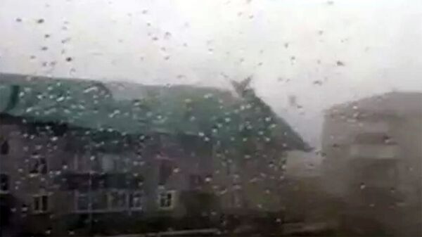 В Башкирии ураган снес крыши домов и школ - Sputnik Армения