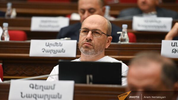Гегам Назарян на первом заседании парламента Армении (2 августа 2021). Еревaн - Sputnik Армения