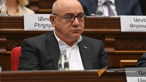 Гурген Арсенян на заседании Парламента (2 августа 2021). Еревaн - Sputnik Армения