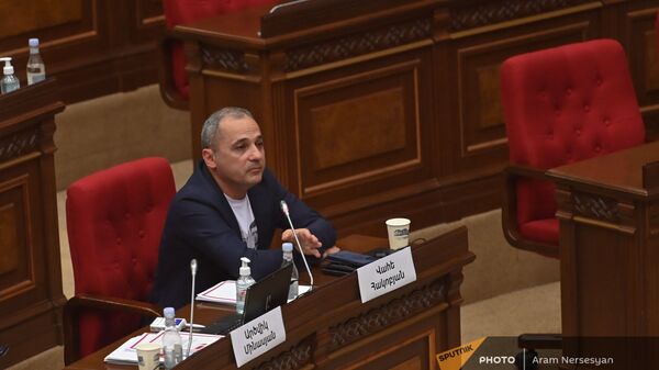 Ваге Акобян во время первого заседания парламента Армении 8-го созыва (2 августа 2021). Еревaн - Sputnik Армения