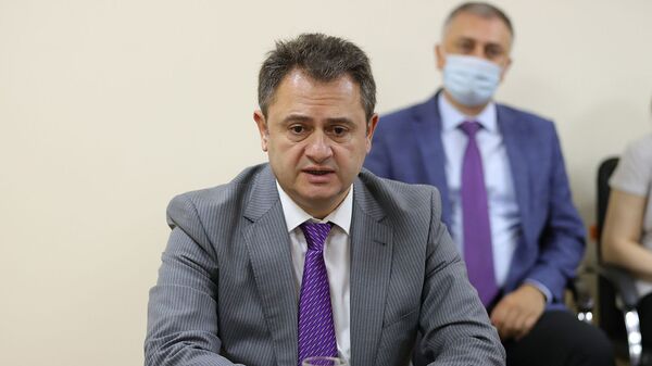 Премьер-министр Никол Пашинян представил аппарату министерствa высокотехнологичной промышленности новоназначенного министра Ваагна Хачатуряна (6 августа 2021). Еревaн - Sputnik Армения