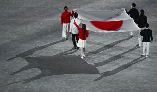 Ճապոնիայի դրոշը 32–րդ ամառային օլիմպիական խաղերի փակման հանդիսավոր արարողության ժամանակ օլիմպիական մարզադաշտում - Sputnik Արմենիա