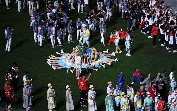 Спортсмены сборной Украины на торжественной церемонии закрытия XXXII летних Олимпийских игр в Токио на Национальном олимпийском стадионе. Спортсмены сборной Украины на торжественной церемонии закрытия XXXII летних Олимпийских игр в Токио на Национальном олимпийском стадионе. - Sputnik Армения