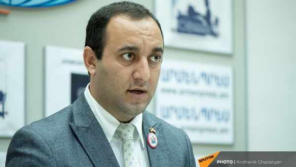 Председатель Национального союза езидов Хдыр Гаджоян во время пресс-конференции (10 августа 2021). Еревaн - Sputnik Արմենիա