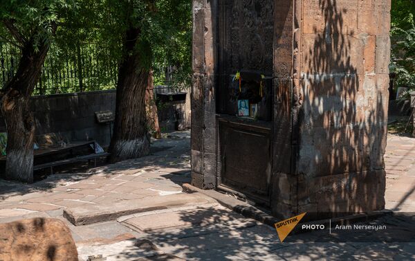 Петеванский памятник-хачкар в Канакере Петеванский памятник-хачкар в Канакере - Sputnik Армения