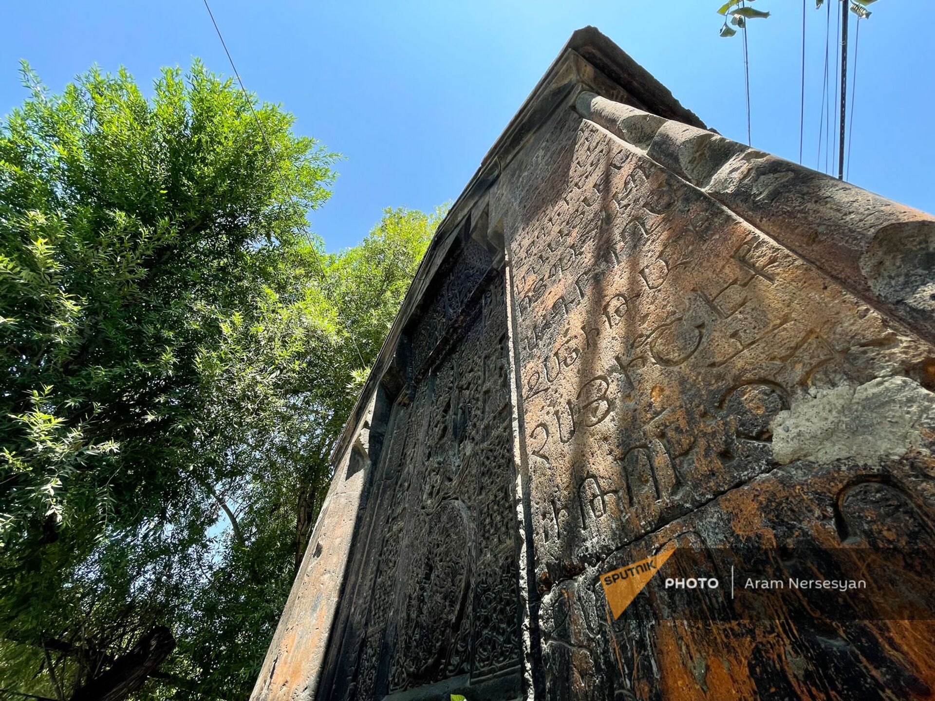 Надписи на памятнике-хачкаре в Канакере - Sputnik Армения, 1920, 14.09.2021
