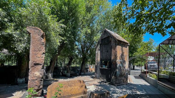 Петеванский памятник-хачкар в Канакере - Sputnik Արմենիա