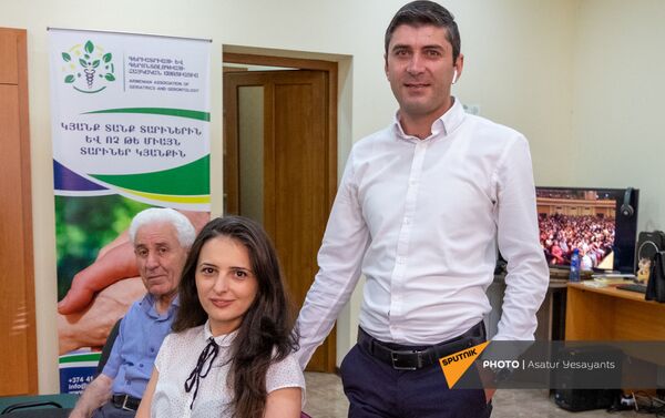Արթուր Թորսյանն ու Լիլիթ Մուրադյանը Արթուր Թորսյանն ու Լիլիթ Մուրադյանը - Sputnik Արմենիա