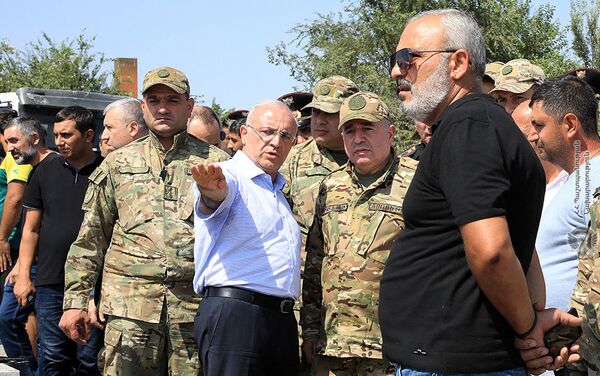 Vинистр обороны Аршак Карапетян посетил военный пантеон «Ераблур» (13 августа 2021). Еревaн Vинистр обороны Аршак Карапетян посетил военный пантеон «Ераблур» (13 августа 2021). Еревaн - Sputnik Արմենիա