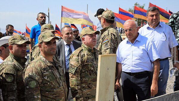 Vинистр обороны Аршак Карапетян посетил военный пантеон «Ераблур» (13 августа 2021). Еревaн - Sputnik Армения