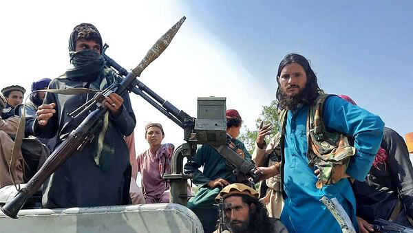 Боевики Талибана с гранатометами в провинции Лагман (15 августа 2021). Афганистан - Sputnik Армения