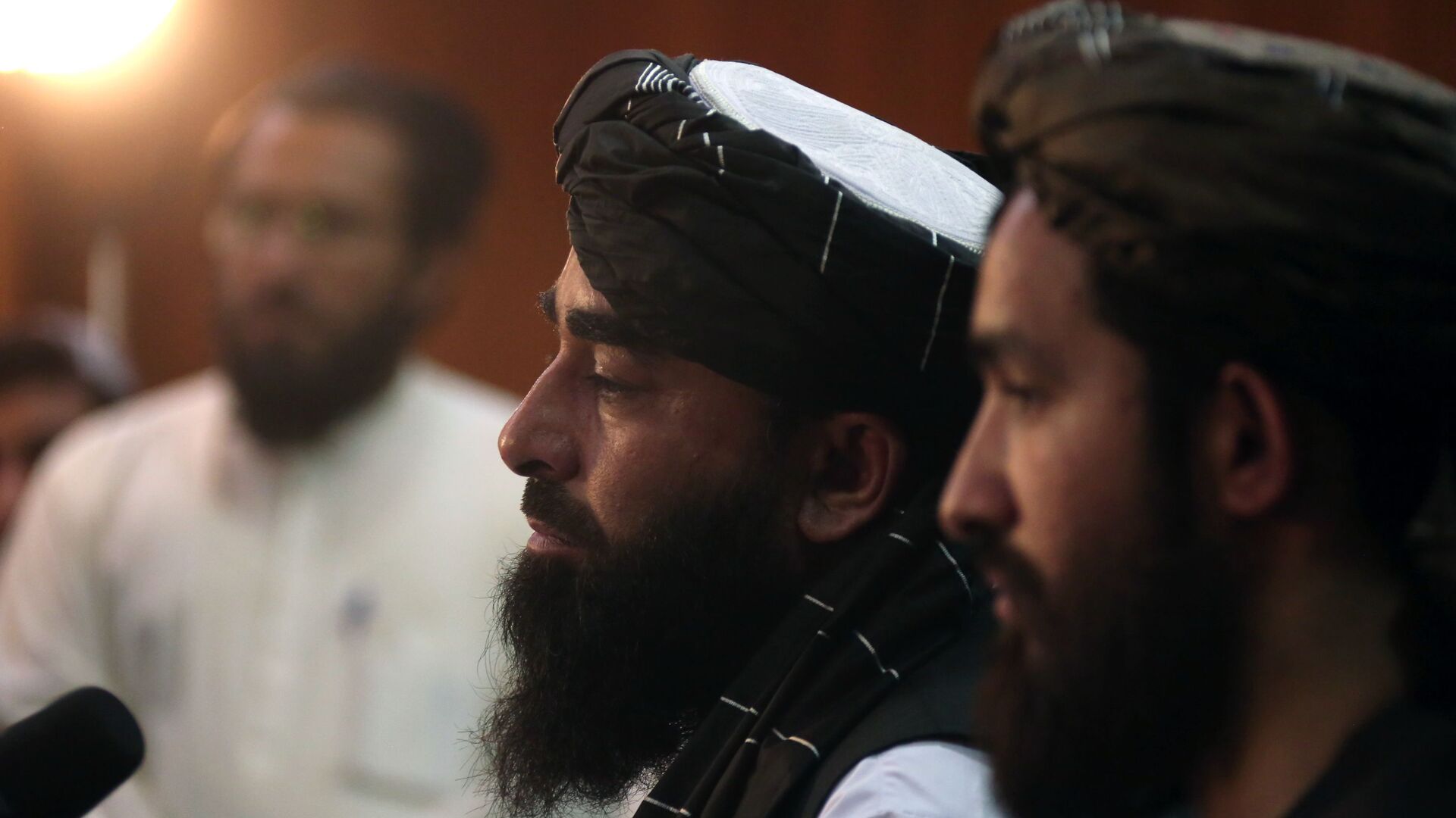 Представитель движения Талибан Забиулла Муджахид во время пресс-конференции в Кабуле (17 августа 2021). Афганистан - Sputnik Արմենիա, 1920, 05.09.2021