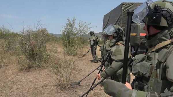 Саперы российского миротворческого контингента разминировали более 20 га территории села Колхозашен в Карабахе - Sputnik Արմենիա
